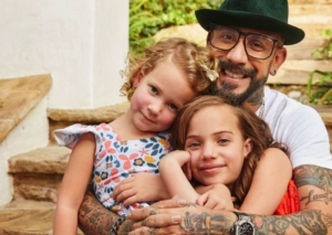 AJ McLean met zijn dochters Elliott (Ava) en Lyric